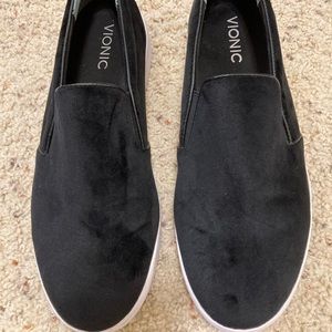 Ladies Black Vionic Slip On Shoes